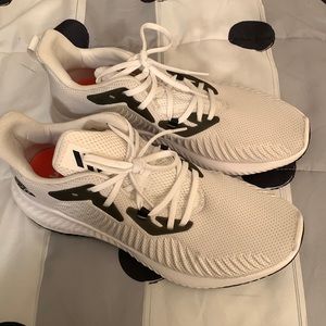 Mens Adidas Alphabounce 3 size 10.5